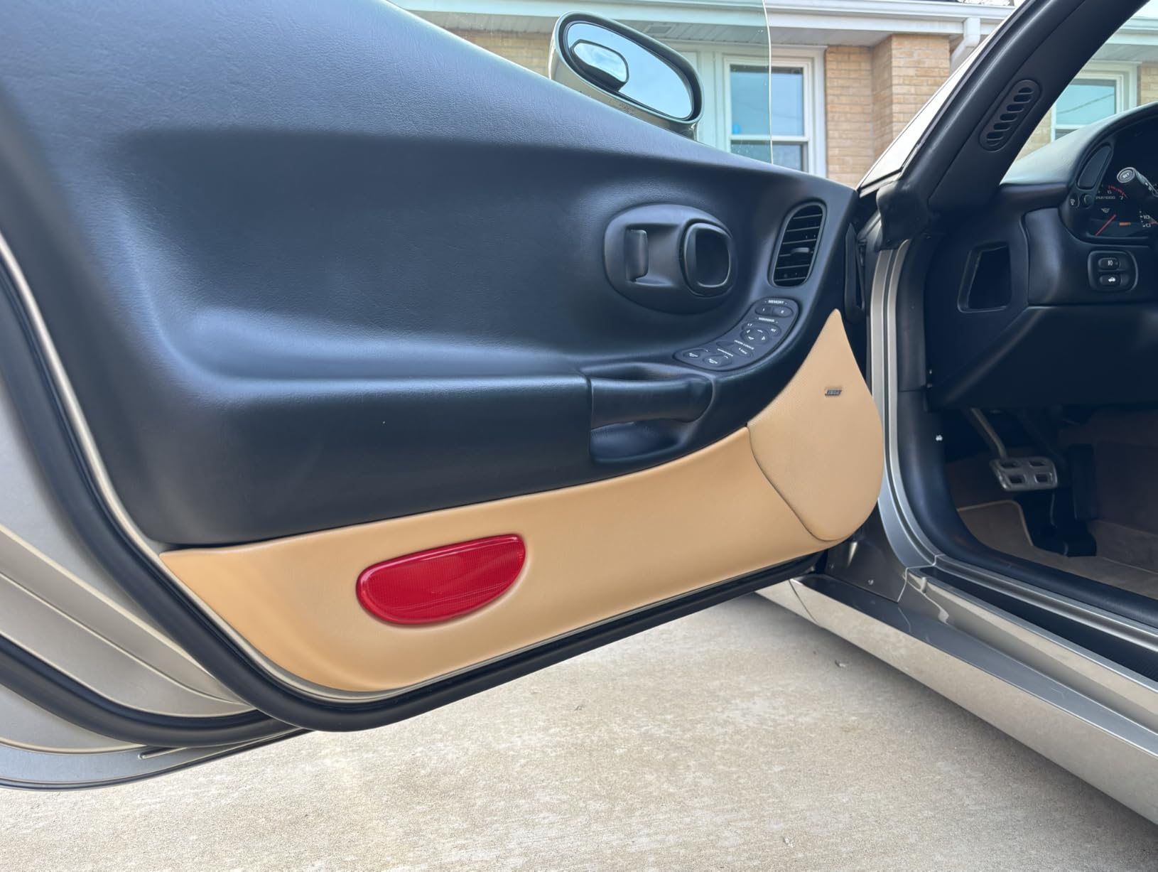 SM Arnold (65-201) Leather, Carpet, Vinyl & Hard Plastic Refinisher, Beige - 11 oz customer photo 2