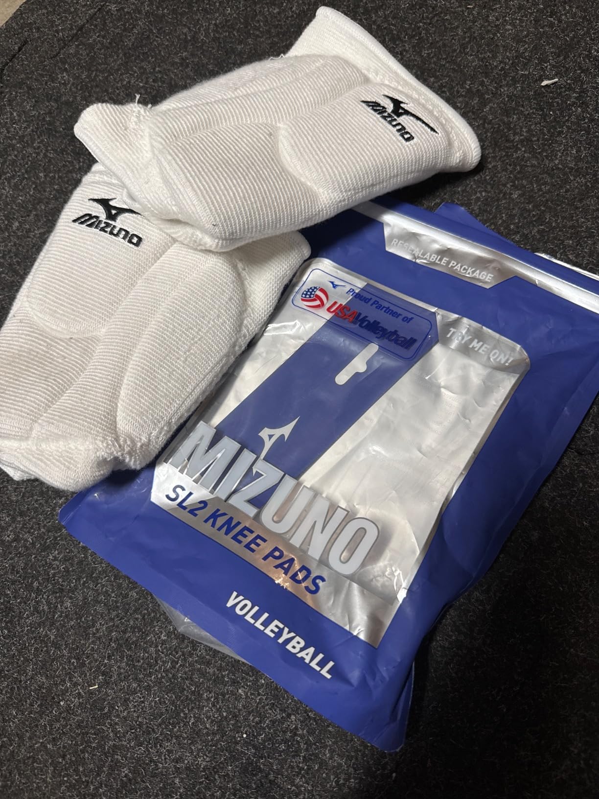 Mizuno Elite 9 SL2 Volleyball Kneepad, White, Medium customer photo 2