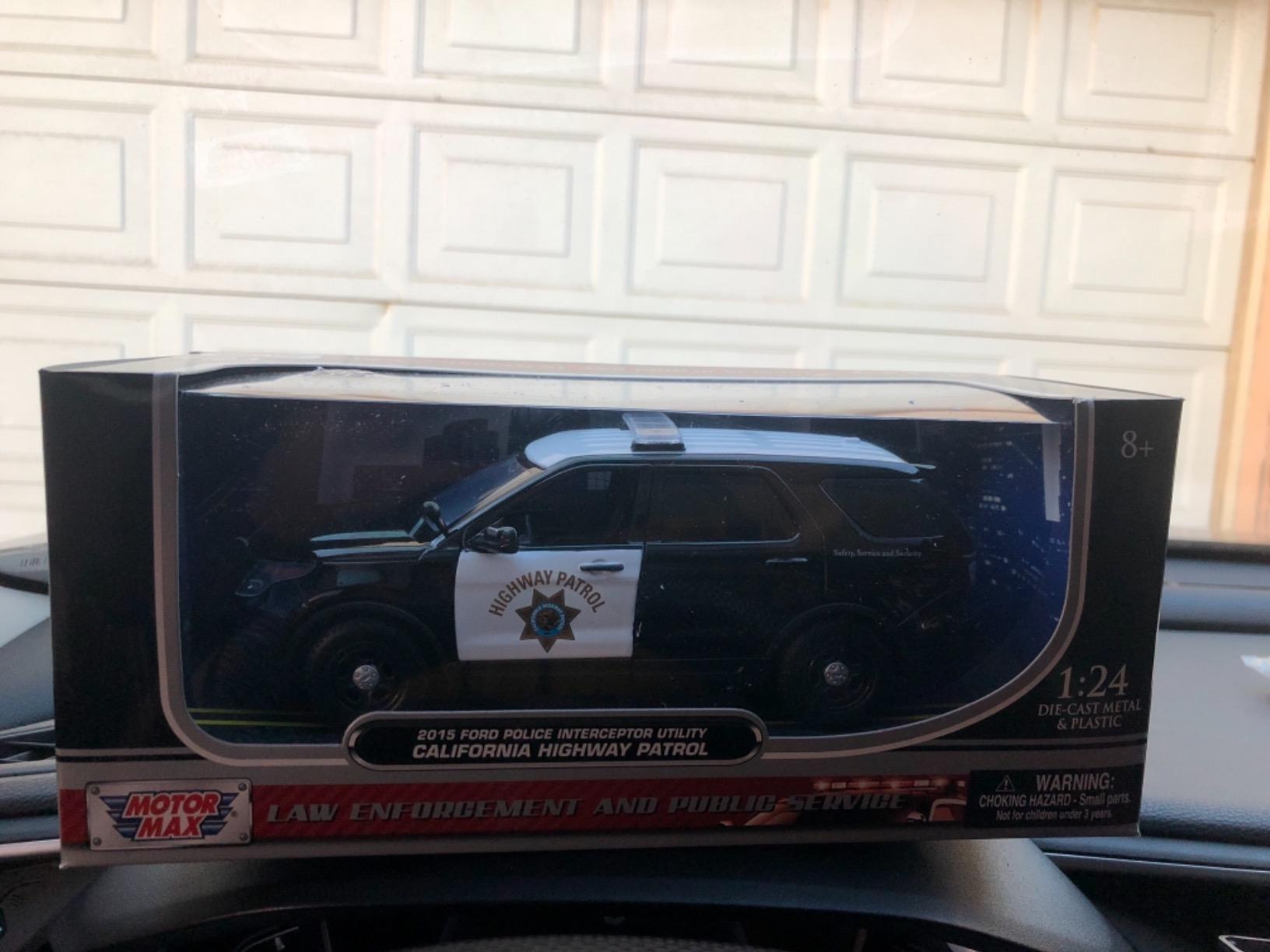 Motormax 76955 1/24 Scale 2015 Ford Police Interceptor Utility Police SUV California Highway Patrol CHP Diecast Model Car customer photo 2