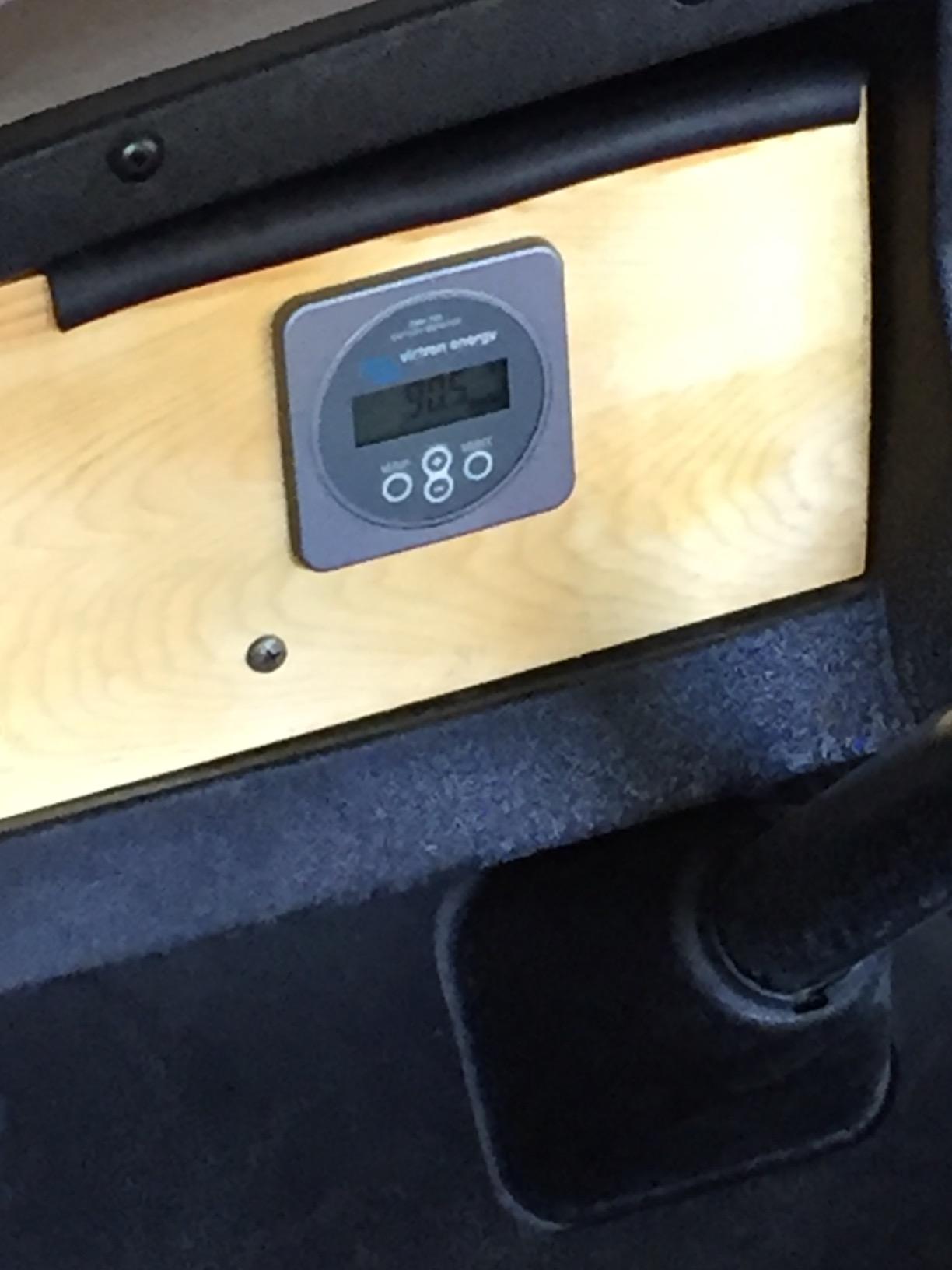 Victron Energy BMV-700 Battery Monitor with Shunt & Display - 6.5-95 VDC customer photo 1
