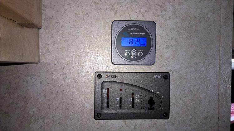 Victron Energy BMV-700 Battery Monitor with Shunt & Display - 6.5-95 VDC customer photo 2