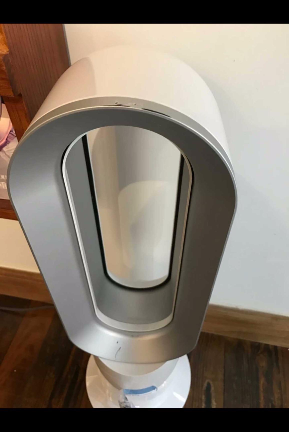 Dyson Hot+Cool AM09 Tower Bladeless Fan Heater - White/Silver (Renewed) customer photo 2
