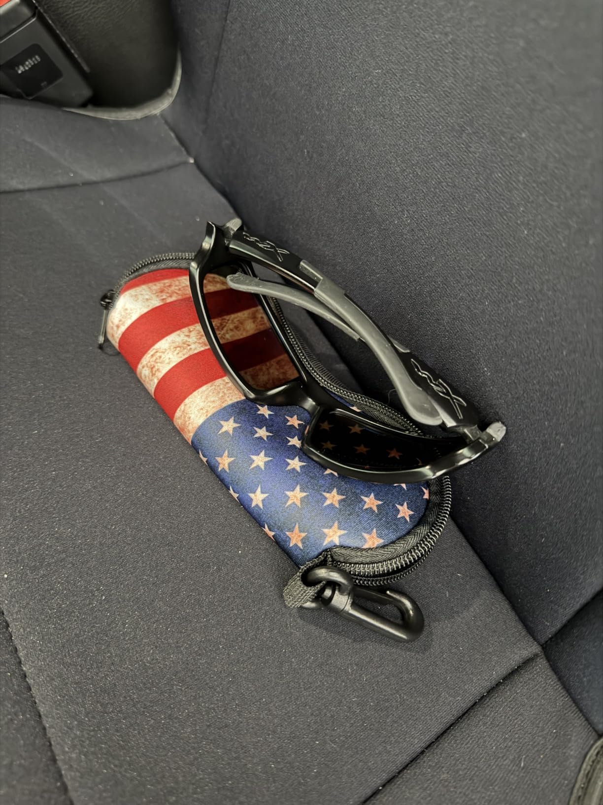 MoKo Sunglasses Soft Case Ultra Light Neoprene Zipper Eyeglass Case for Men Women customer photo 2