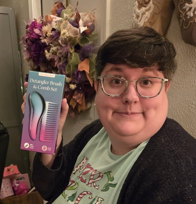 Lily England Gentle Detangler Brush, Trendy Stuff for Teen Girls Hair Brush customer photo 2