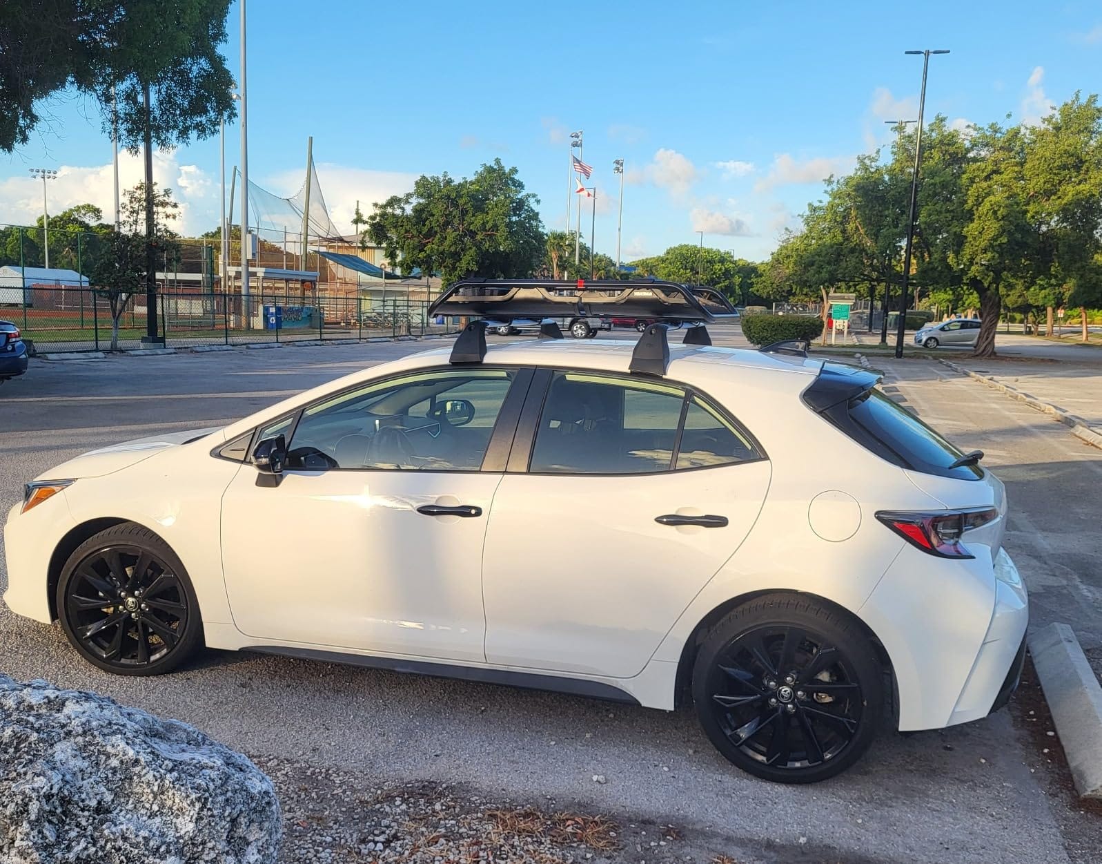 Yakima OffGrid Large Premium Cargo Basket Roof Rack with Quick Release Mounting System and Removable Fairing and Accessory Bars, Black customer photo 1