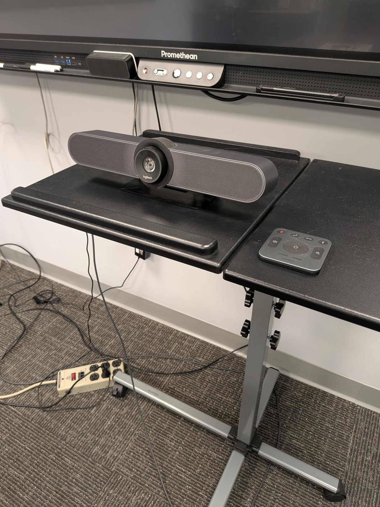 Logitech MeetUp Video Conferencing System 4K 3 Microphones - Black | 1080p/720p, 3 microphones, adjustable speakers, wide field of view 120 deg, PC/Mac/laptop/MacBook/tablet compatible customer photo 1