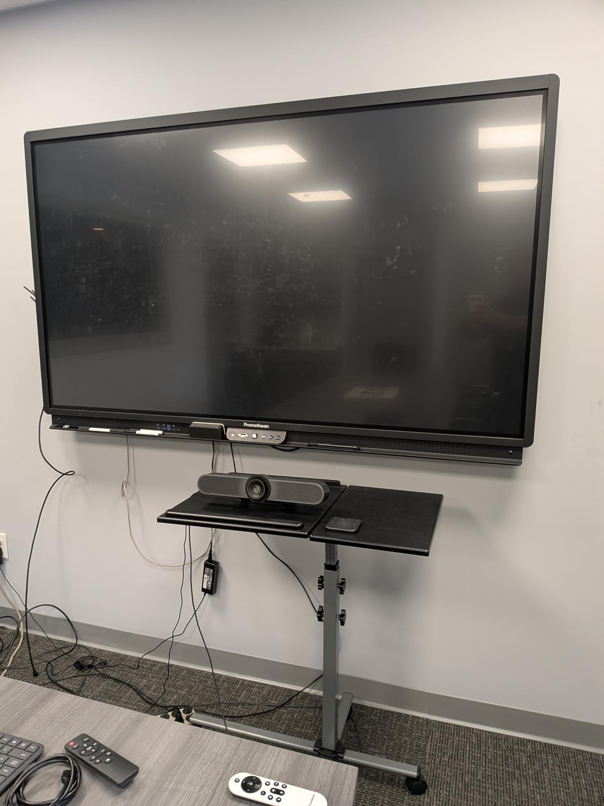 Logitech MeetUp Video Conferencing System 4K 3 Microphones - Black | 1080p/720p, 3 microphones, adjustable speakers, wide field of view 120 deg, PC/Mac/laptop/MacBook/tablet compatible customer photo 2