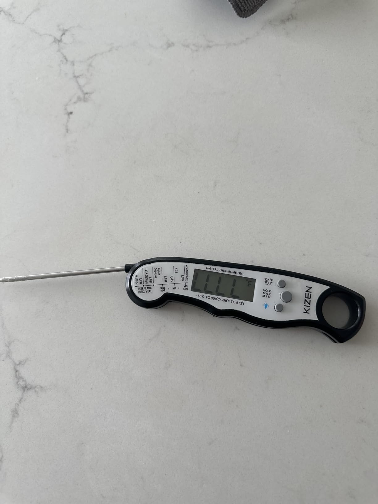 KIZEN Instant Read Meat Thermometer Digital - Food Thermometer for Cooking, Grill, Oven, BBQ - IP67 Rated Waterproof - Large Backlit Display and Magnetic Back customer photo 1