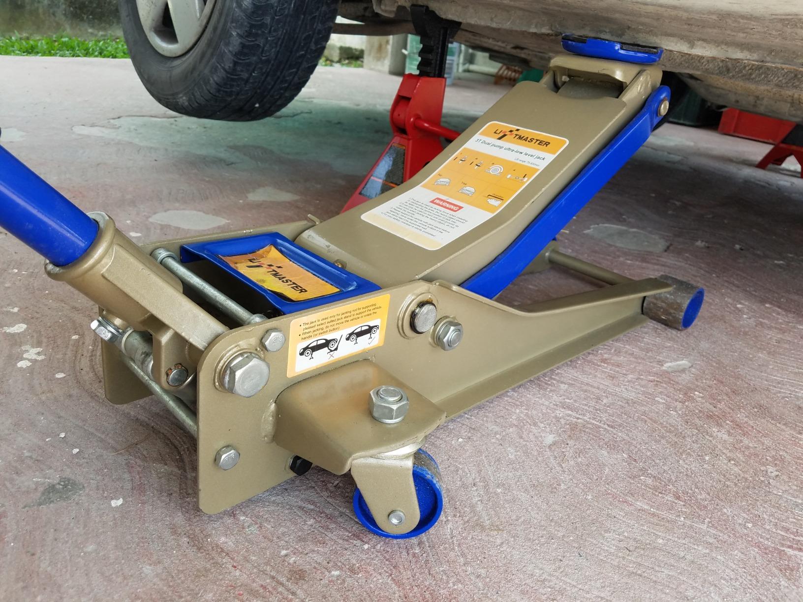 LiftMaster 3 Ton Heavy Duty Ultra Low Profile Steel Floor Jack with Quick Lift customer photo 1