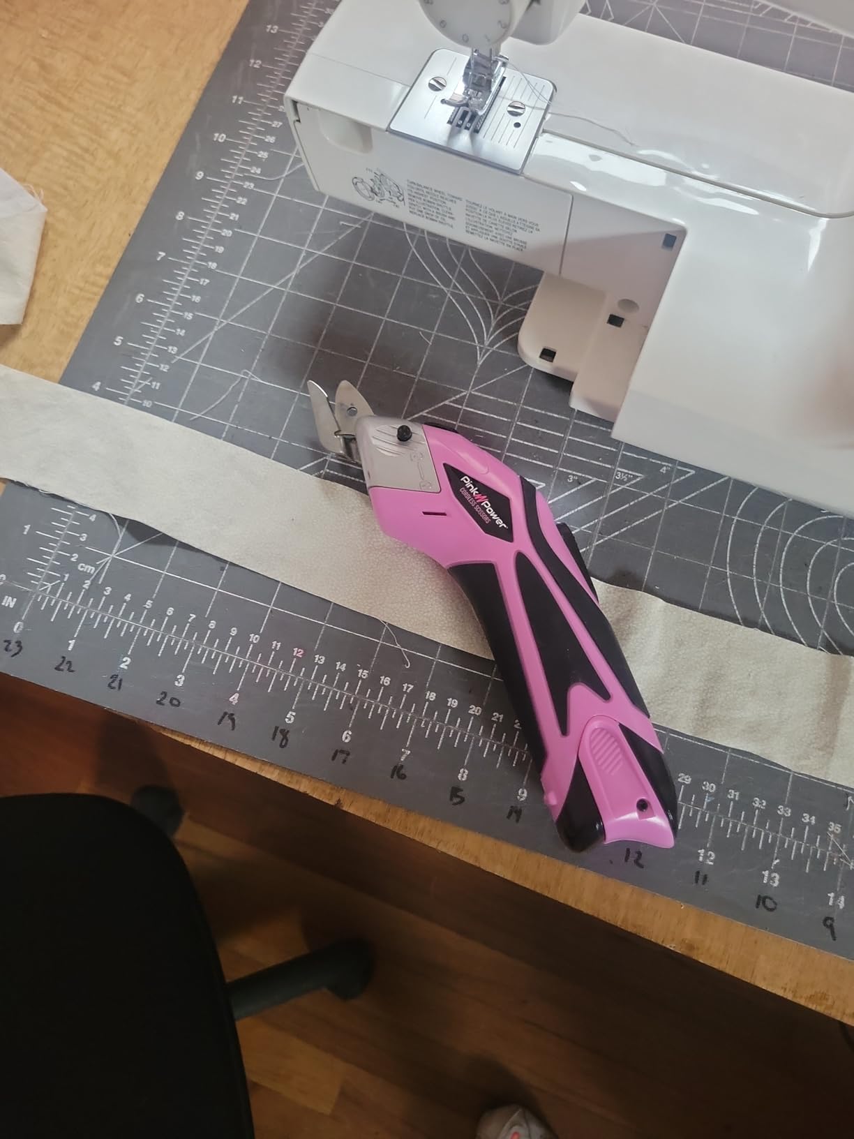 Pink Power Cordless Electric Scissors Fabric Cutter for Crafts, Box, Sewing, Carpet, & Scrapbooking - Heavy Duty Professional Rotary Shears Cutting Tool - Automatic Cardboard Cutter Fabric Scissor customer photo 1
