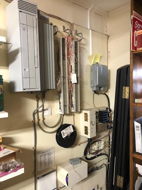 ring-u Hello Hub Small Business Phone System (PBX) and Service (VOIP). Up to 30 Lines and 75 Extensions. Keep Your Number! Set-up Easier Than a Wireless Router. Ring-u Service Required. customer photo 1
