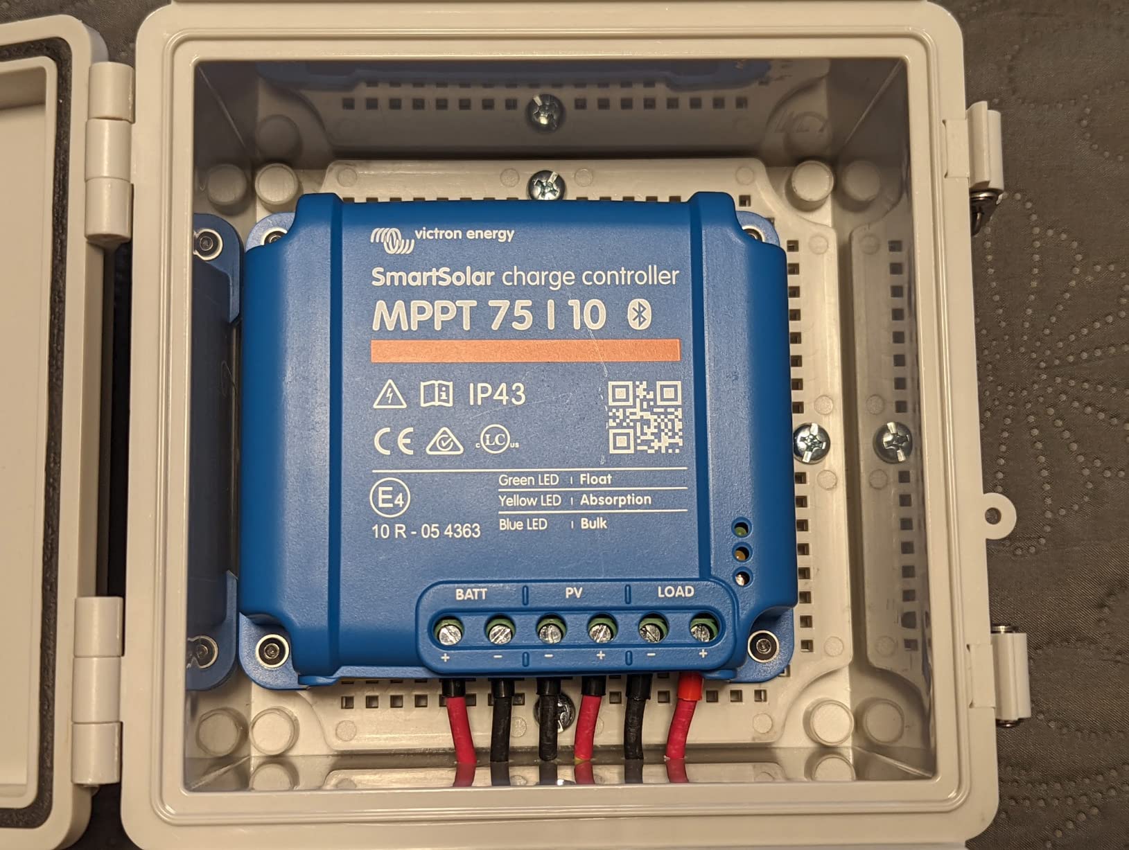 Victron Energy SmartSolar MPPT Solar Charge Controller 75V, 10A, 12/24V customer photo 2