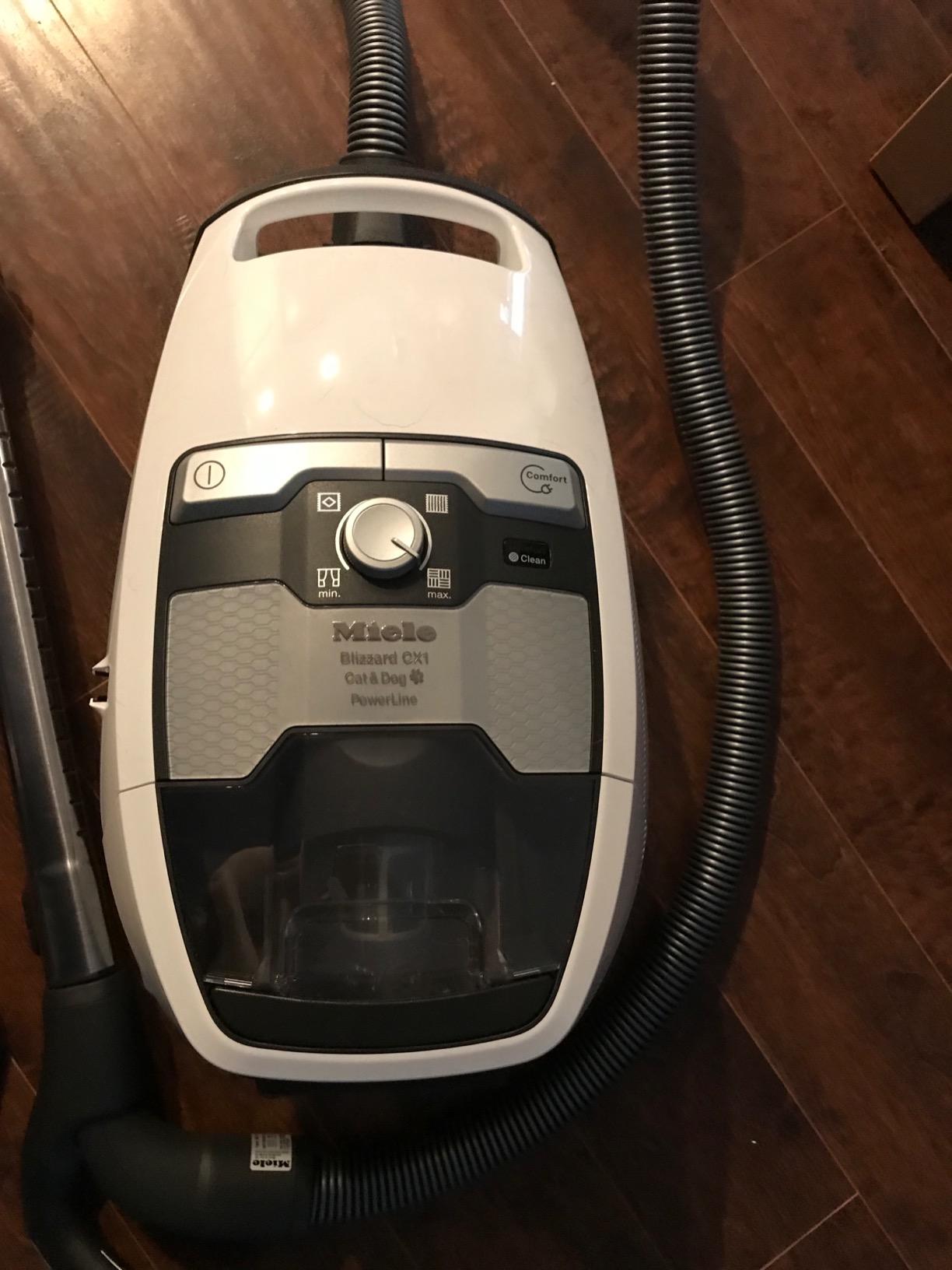 Miele Blizzard CX1 Cat & Dog Bagless Canister Vacuum for Deep Carpet Cleaning customer photo 1