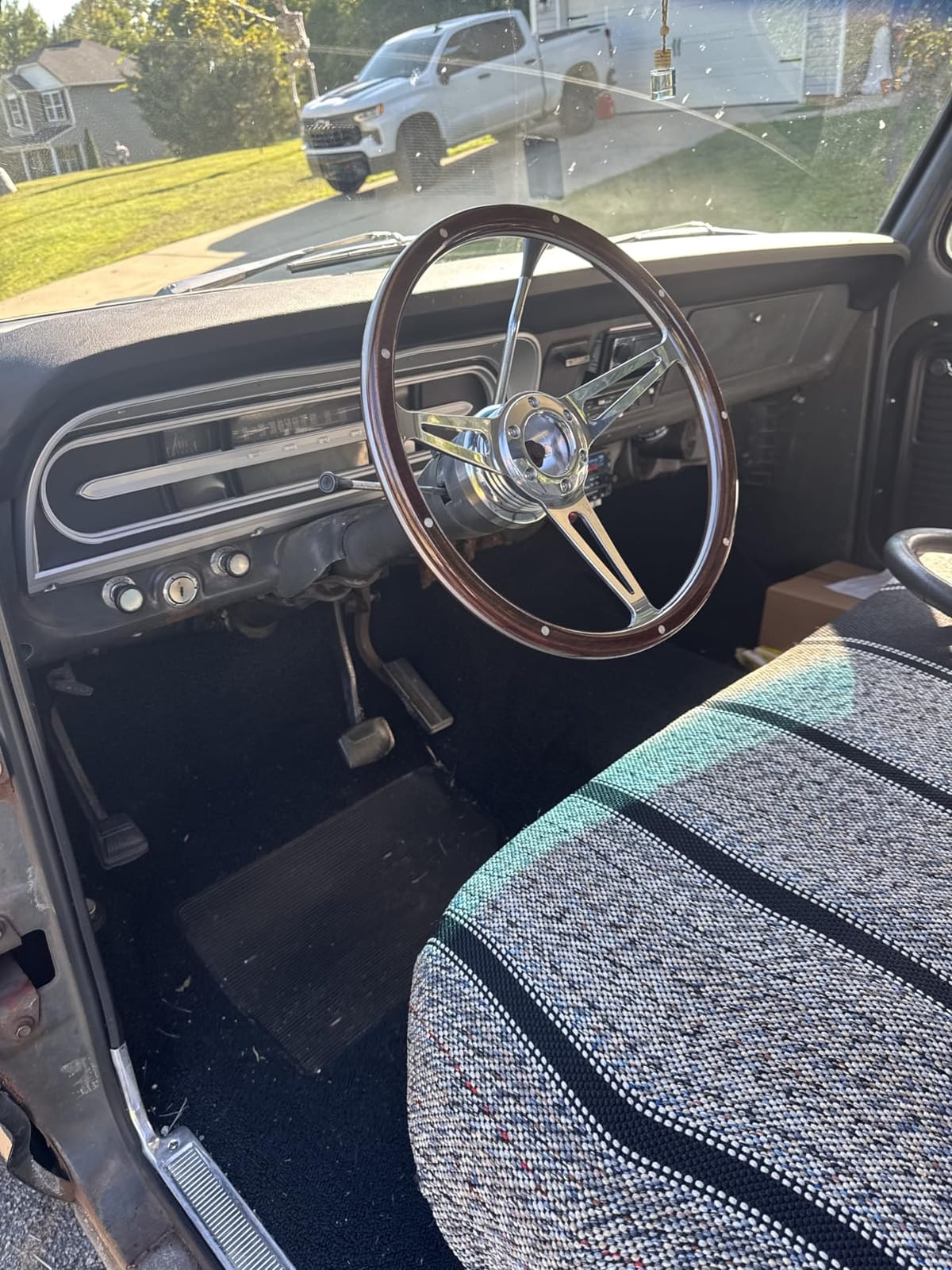 13'' Classic 6 Bolt Riveted Wood Steering Wheel w/Horn Button customer photo 1