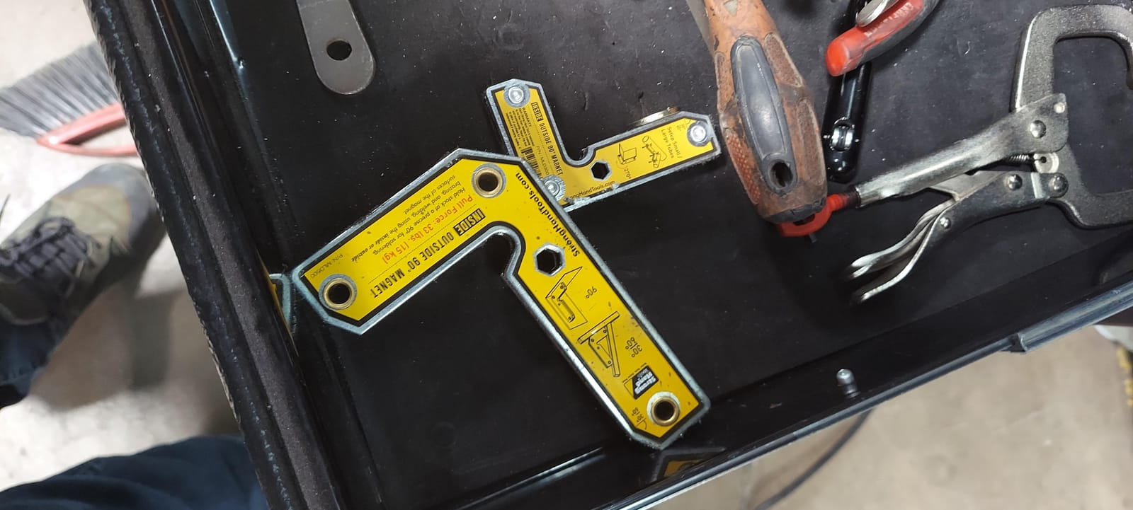Strong Hand Tools MLD600 90° Fixed Angle Magnetic Square, Inside/Outside Magnets, Welding Square, 40 lbs Pull Force, 6