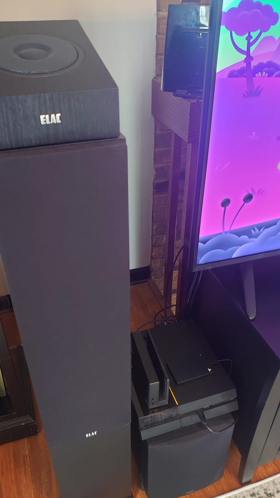 ELAC Debut 2.0 F6.2 Floorstanding Speaker, Black (Each) - 1” Cloth Dome Tweeter & Triple 6.5” Aramid Fiber Woofers - 3-Way Bass Reflex - Up to 35,000 Hz Response customer photo 1