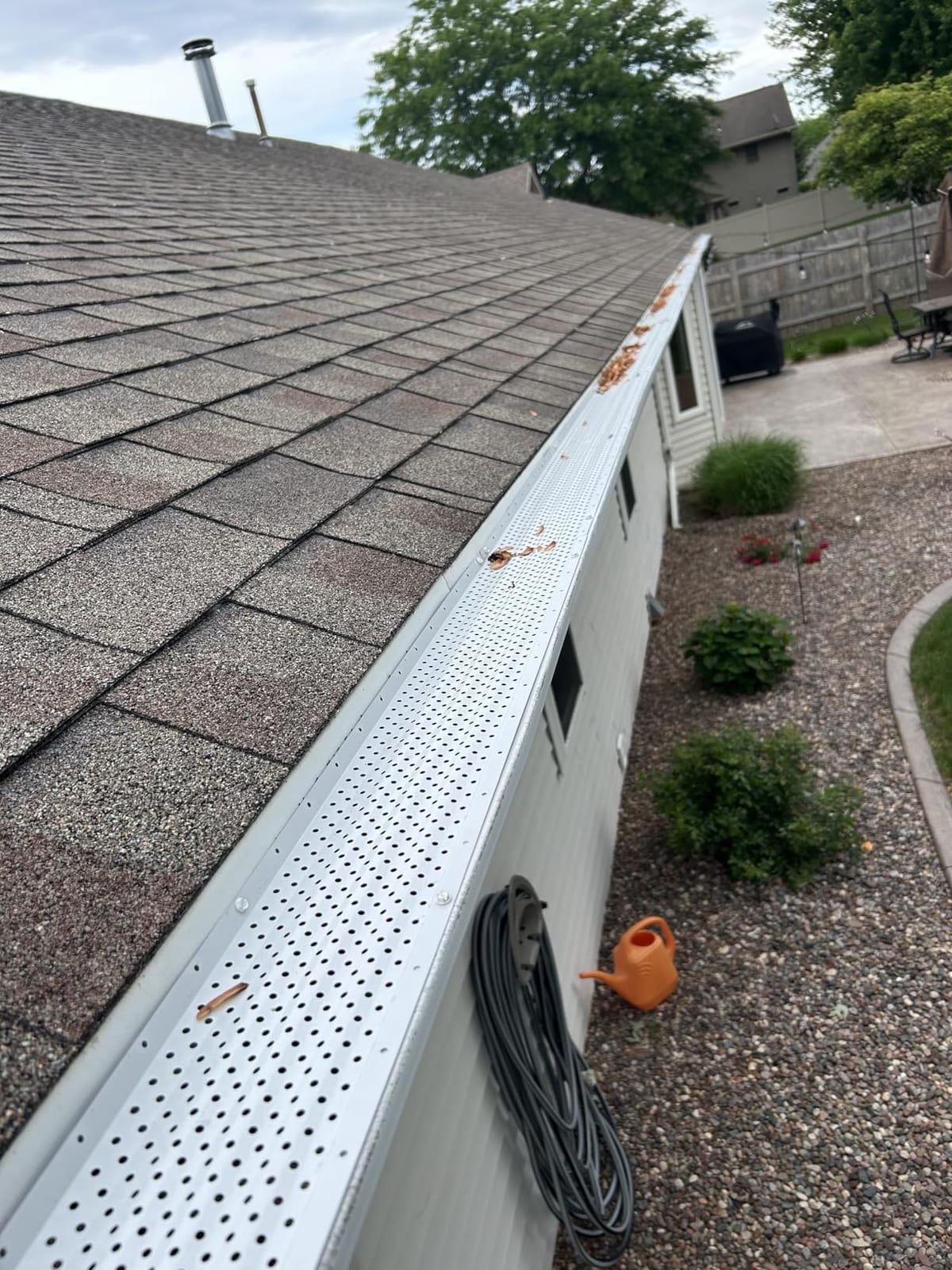 LeafTEK Heavy-Duty Aluminum Gutter Guard System, Fits 5 in, 100 ft, Black customer photo 2