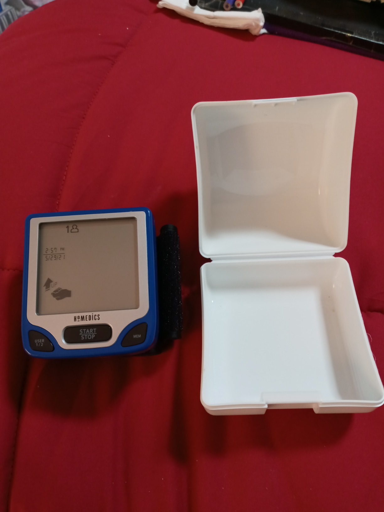 Homedics Blood Pressure Monitor, Automated Wrist Blood Pressure Machine for Home use with Easy One-Touch Operations. Stores up to 120 Readings (60 Readings per 2 Users). Cuff and Storage Case Included customer photo 2