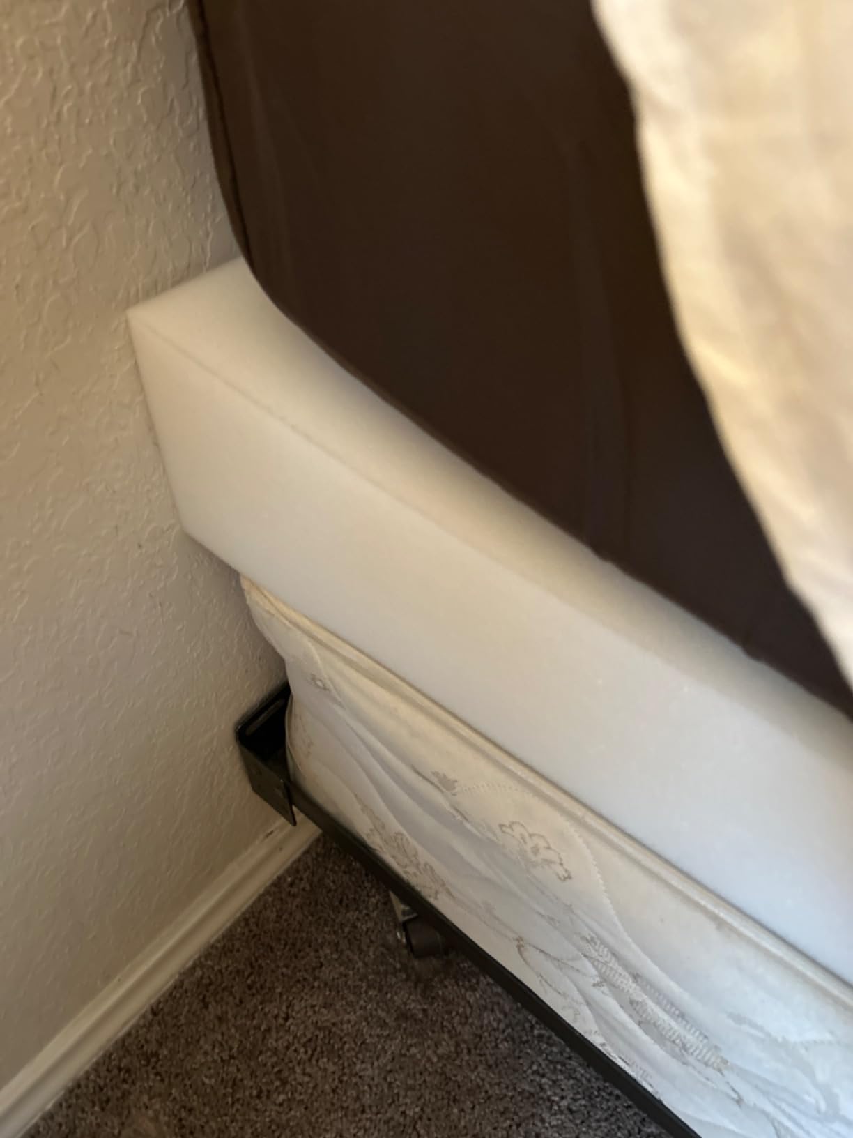 Avana Mattress Elevator 5-Inch - Gentle Incline Under Mattress Support - Riser for Snoring, Acid Reflux, and Sinus Relief, Queen customer photo 2
