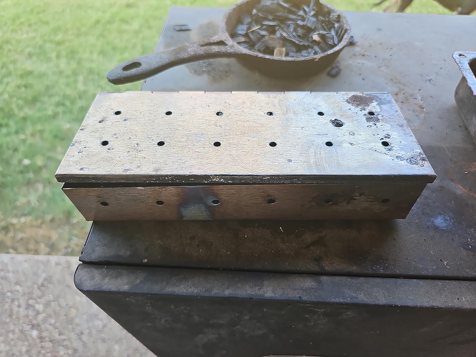 Kaluns Universal Stainless Steel Smoker Box, Gas or Charcoal Grill Smoke Box, Works with Wood Chips, add Delicious Smoked Flavor, Hinged Lid, Warp Free Grill Accessories customer photo 1