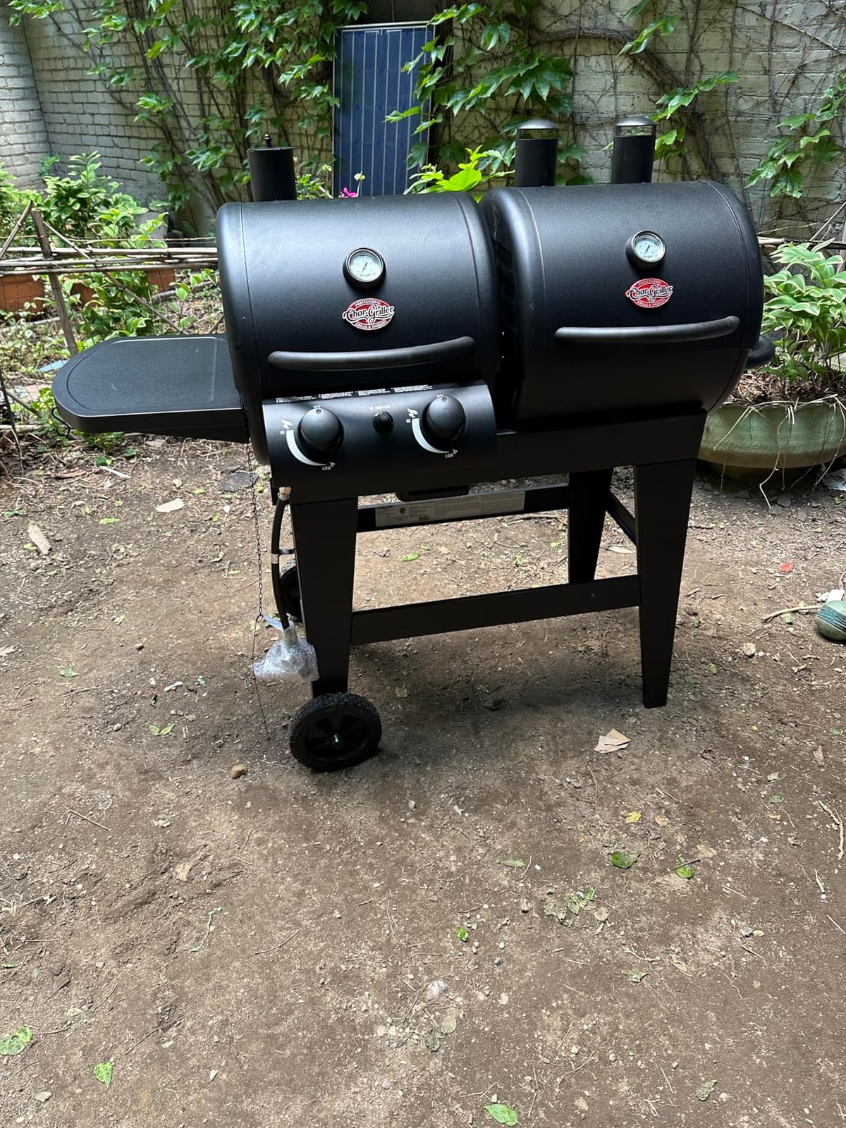 Char-Griller® Dual-Function 2-Burner 24,000 BTU Propane Gas and Charcoal Combination Grill and Smoker with 870 Cooking Square Inches in Black, Model E5030 customer photo 2