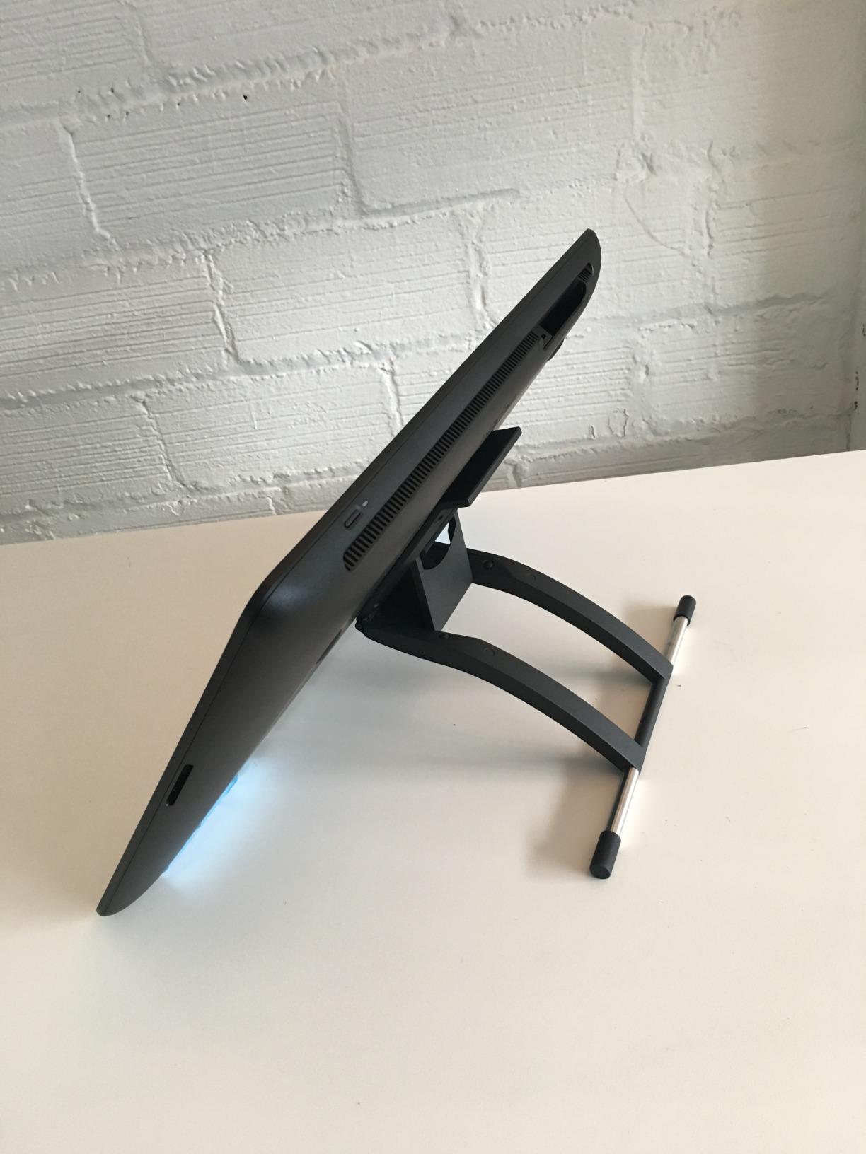 Wacom Cintiq 22, Drawing Tablet with Full HD Screen & Pro Pen 2 customer photo 1