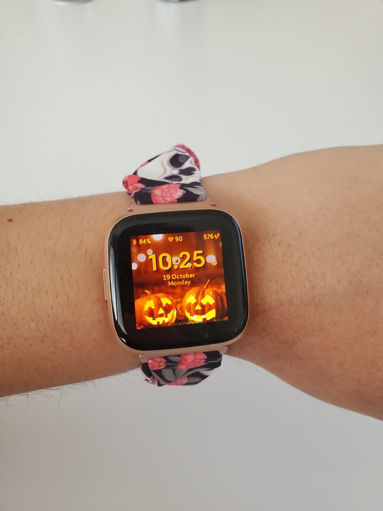 Fitbit Versa 2 Health and Fitness Smartwatch with Heart Rate, Music, Alexa Built-in, Sleep and Swim Tracking, Bordeaux/Copper Rose, One Size (S and L Bands Included) customer photo 2