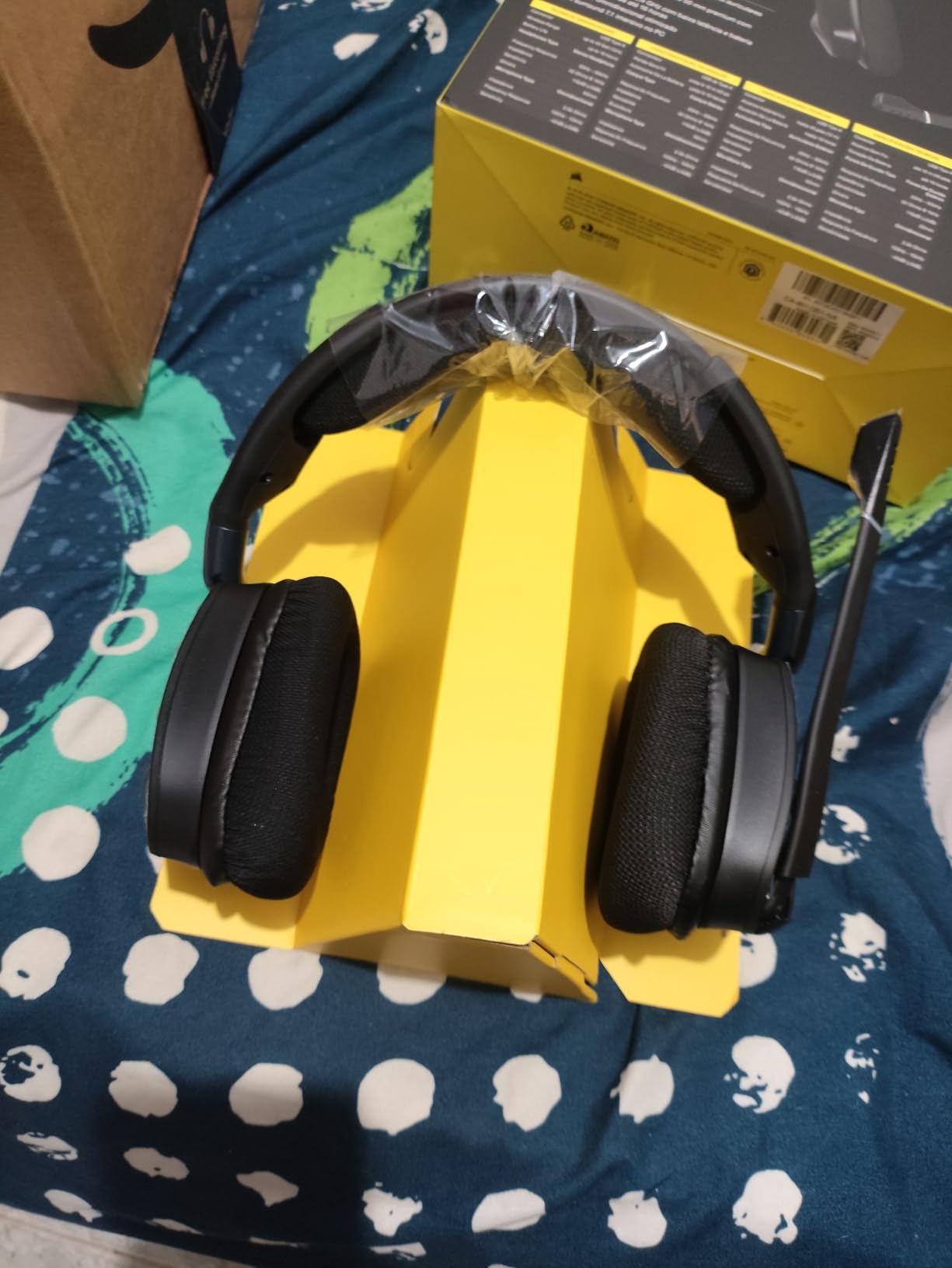 Corsair Void RGB Elite Wireless PC PS5 PS4 Mac Gaming Headset - White customer photo 2
