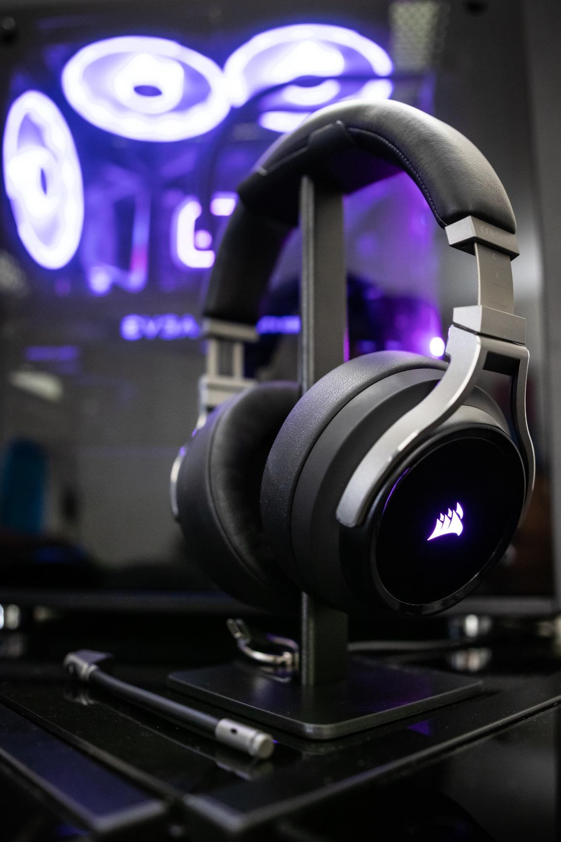 Corsair Virtuoso RGB Wireless Gaming Headset - High-Fidelity 7.1 Surround Sound w/Broadcast Quality Microphone - Memory Foam Earcups - 20 Hour Battery Life - Works with PC, PS5, PS4 – White, Premium customer photo 1