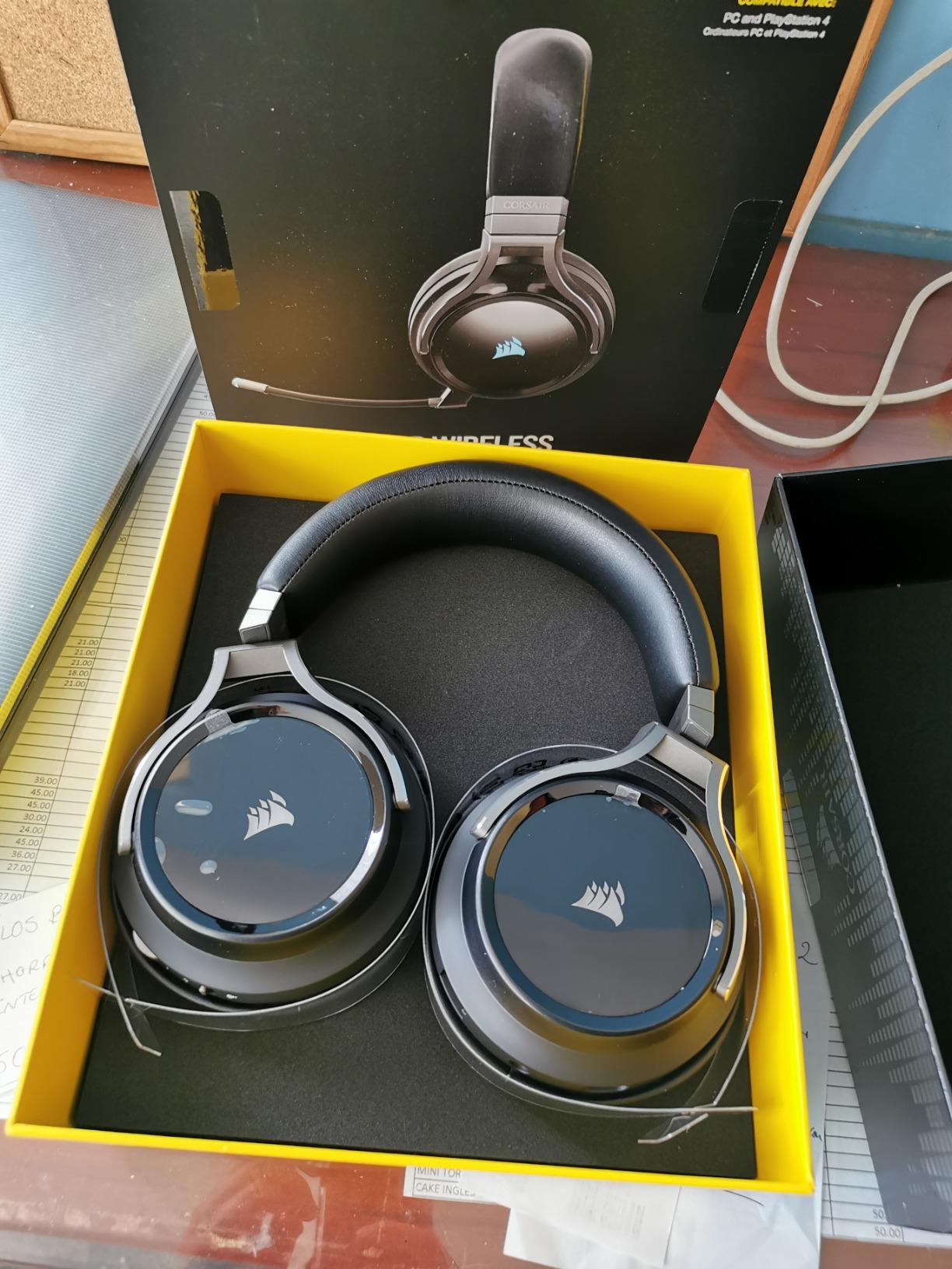 Corsair Virtuoso RGB Wireless Gaming Headset - High-Fidelity 7.1 Surround Sound w/Broadcast Quality Microphone - Memory Foam Earcups - 20 Hour Battery Life - Works with PC, PS5, PS4 – White, Premium customer photo 2