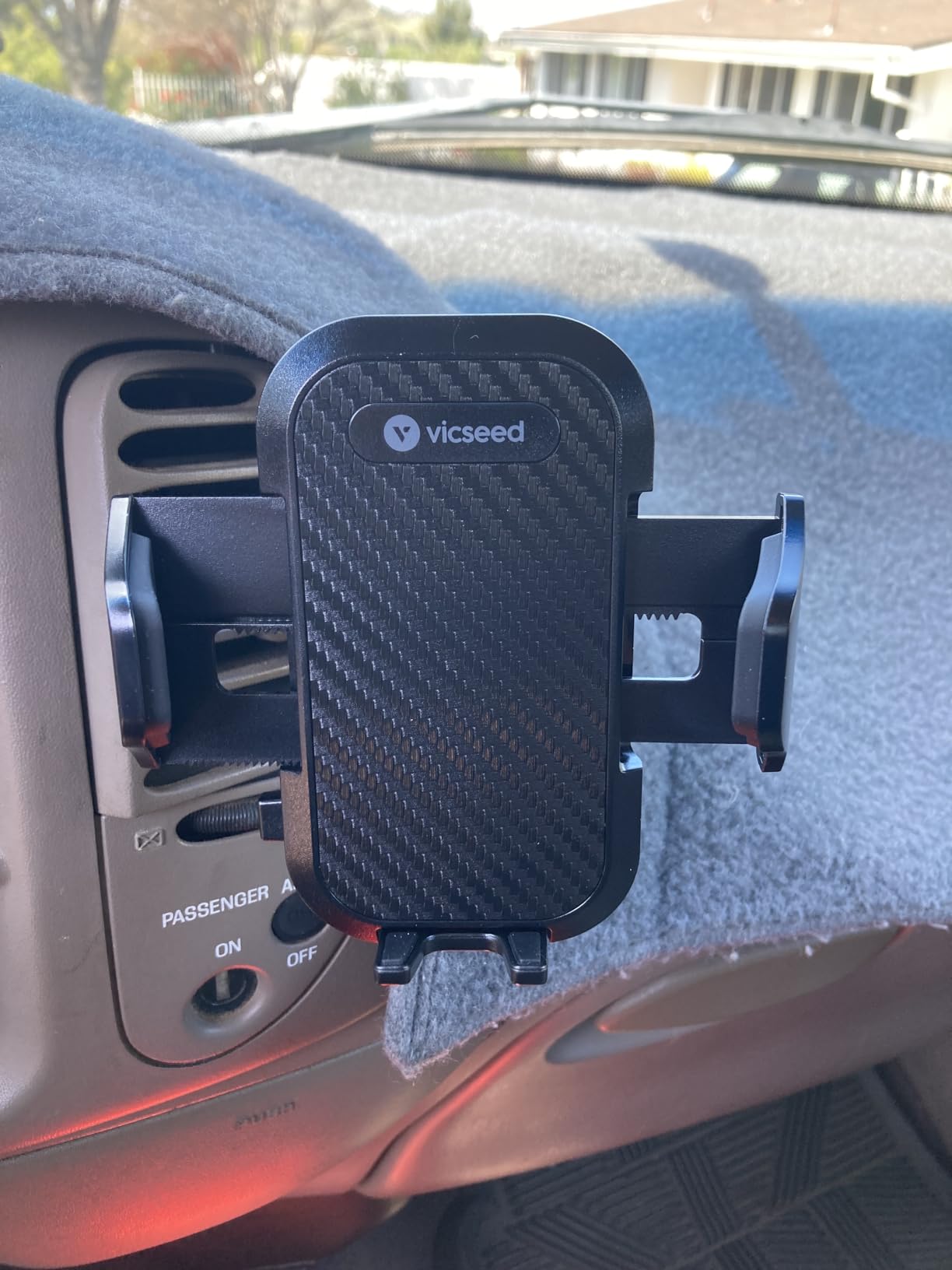 VICSEED 2026 Upgrade Ultra Stable Car Phone Holder Mount [Never Fall Off & Won't Break] Universal Air Vent Phone Mount for Car Easy Clamp Phone Holders for Your Car for iPhone 17 Pro Max 16 15 14 13 customer photo 2