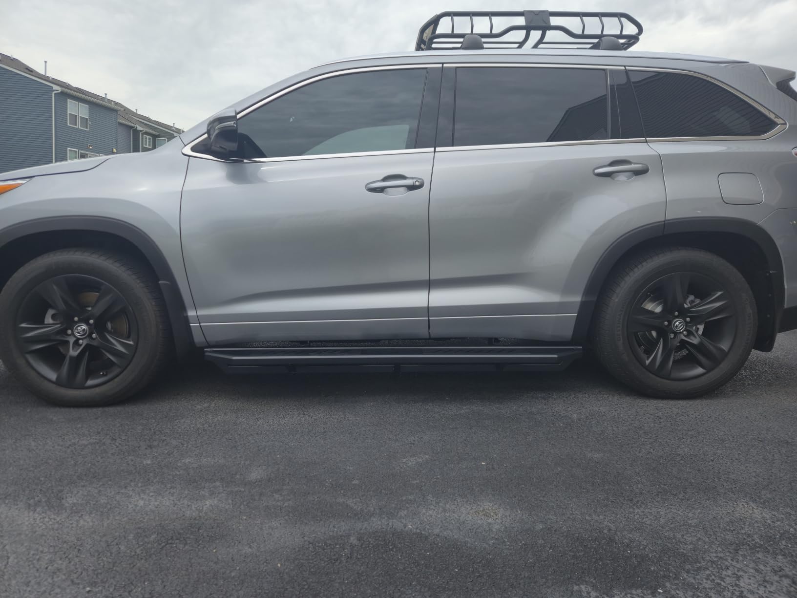 Tyger Auto TG-RK1B942B Heavy Duty Roof Mounted Cargo Basket Rack | L57.5 x W42 x H6 | Roof Top Luggage Carrier | with Wind Fairing, Black customer photo 2
