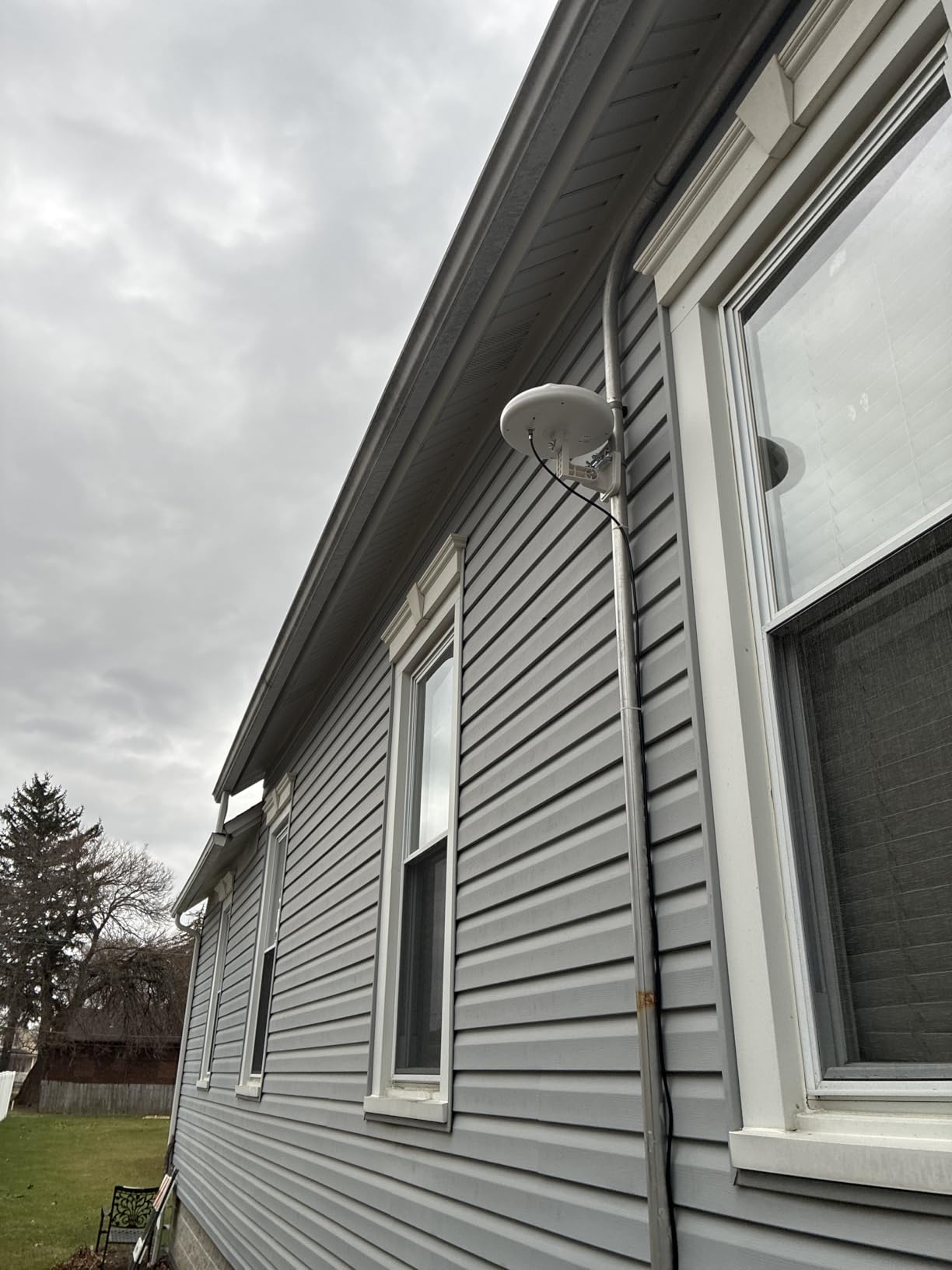 1byone Outdoor TV Antenna, 360°Omni-Directional Reception, 100+ Miles Range customer photo 1