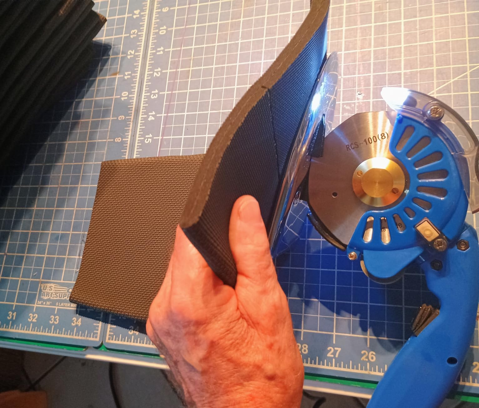 BAOSHISHAN 100mm Plug-in Electric Fabric Rotary Cutter Heavy Duty customer photo 1