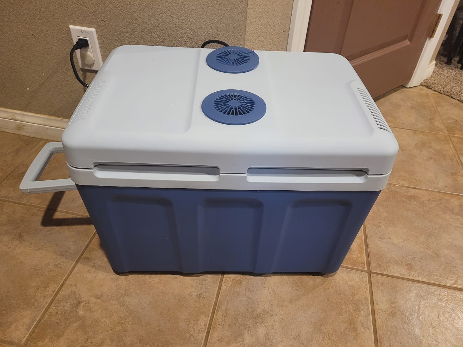 Ivation Electric Cooler & Warmer with Wheels & Handle |48 Quart (45 L) customer photo 1