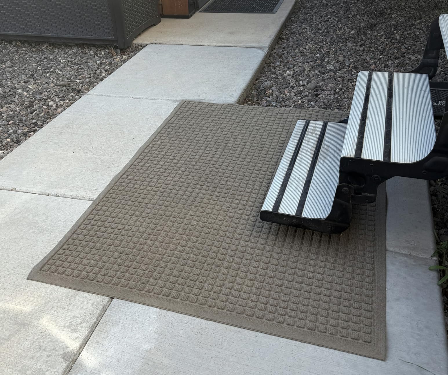 GORILLA GRIP HydroABSORB Door Mat for Indoor Outdoor Use, 29x17 Black | Front Door Mat Outside Entrance Traps Dirt and Moisture, Doormat Holds Up to 1.7 Cups Water, Stain and Fade Resistant customer photo 1