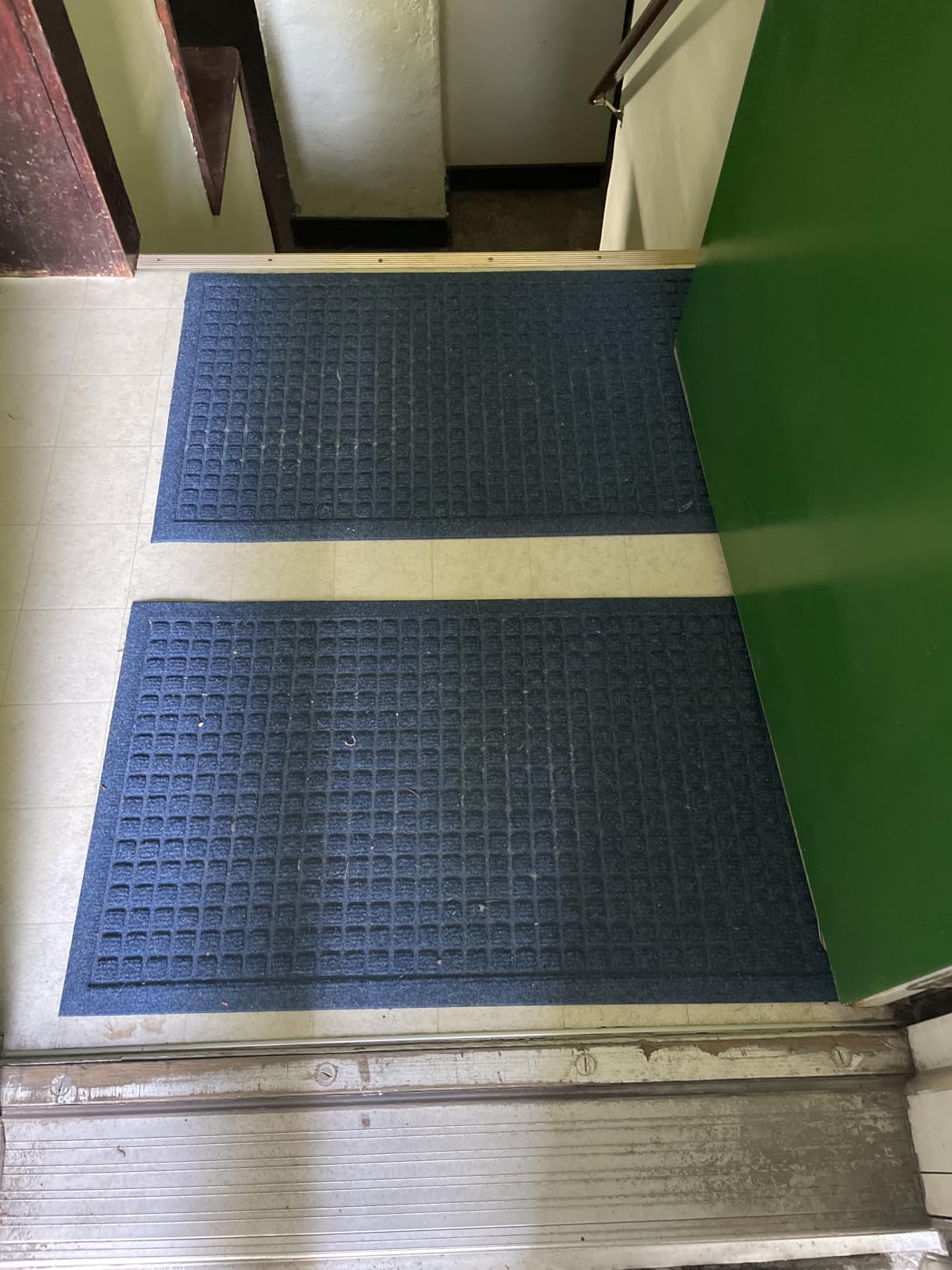GORILLA GRIP HydroABSORB Door Mat for Indoor Outdoor Use, 29x17 Black | Front Door Mat Outside Entrance Traps Dirt and Moisture, Doormat Holds Up to 1.7 Cups Water, Stain and Fade Resistant customer photo 2