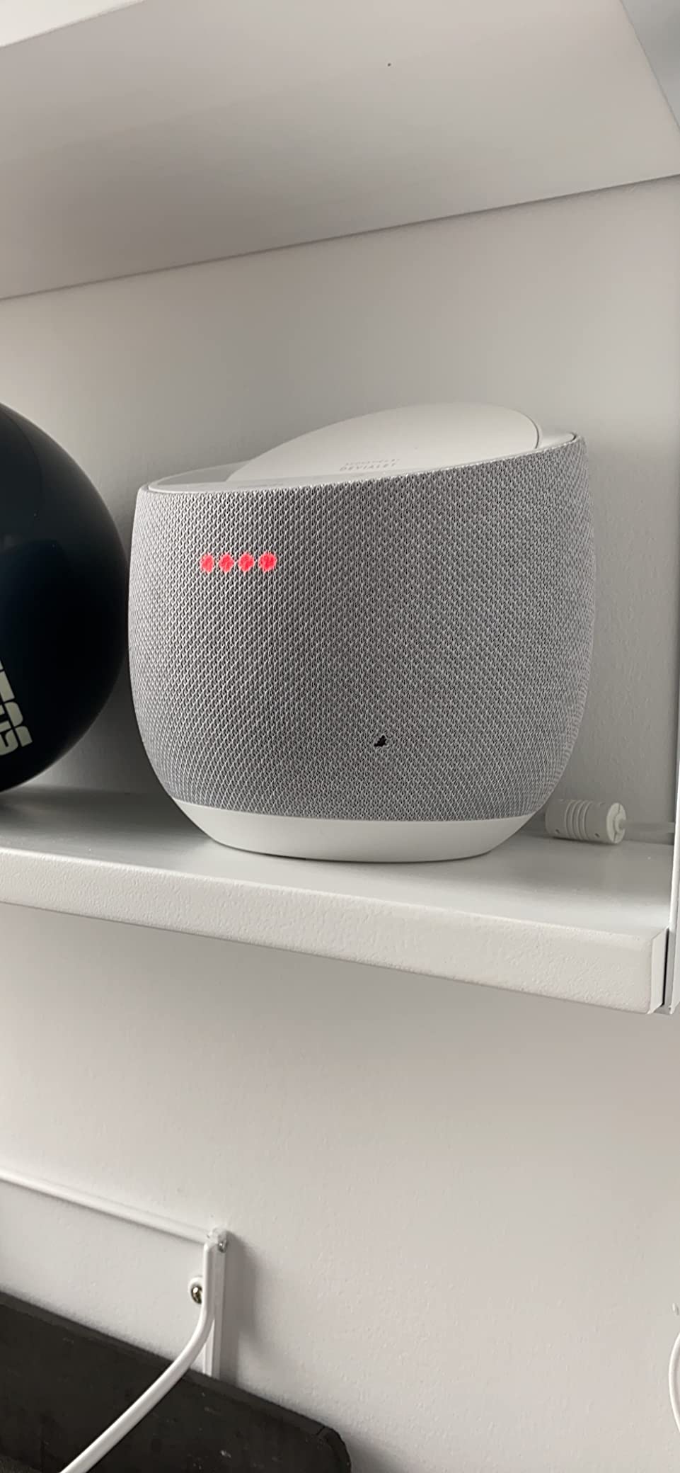 Belkin SOUNDFORM Elite Hi-Fi Smart Speaker + Wireless Charger (Alexa Voice-Controlled Bluetooth Speaker) Sound Technology By Devialet, Fast Wireless Charging for iPhone, Samsung Galaxy & More - White customer photo 2