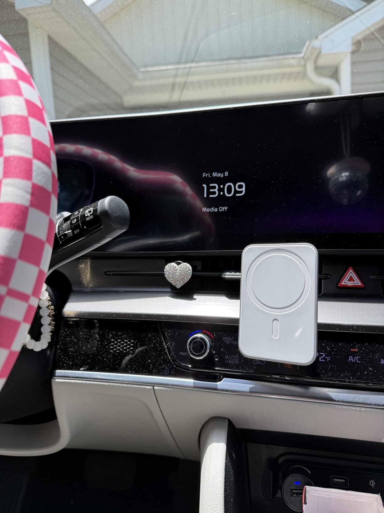 Belkin Magnetic Vent Mount Pro, MagSafe-Compatible Phone Holder for iPhone | Car phone mount, iPhone 17/16/15, Pixel 10 compatible, air vent mount, hands-free driving, road trips customer photo 2