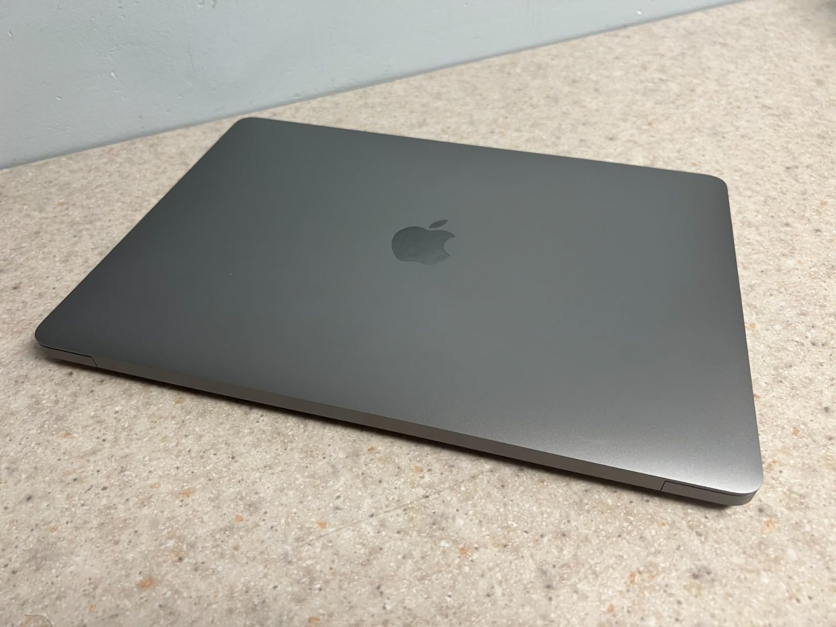 2020 Apple MacBook Air Laptop: Apple M1 Chip, 13” Retina Display, 8GB RAM, 256GB SSD Storage, Backlit Keyboard, FaceTime HD Camera, Touch ID. Works with iPhone/iPad; Space Gray customer photo 2