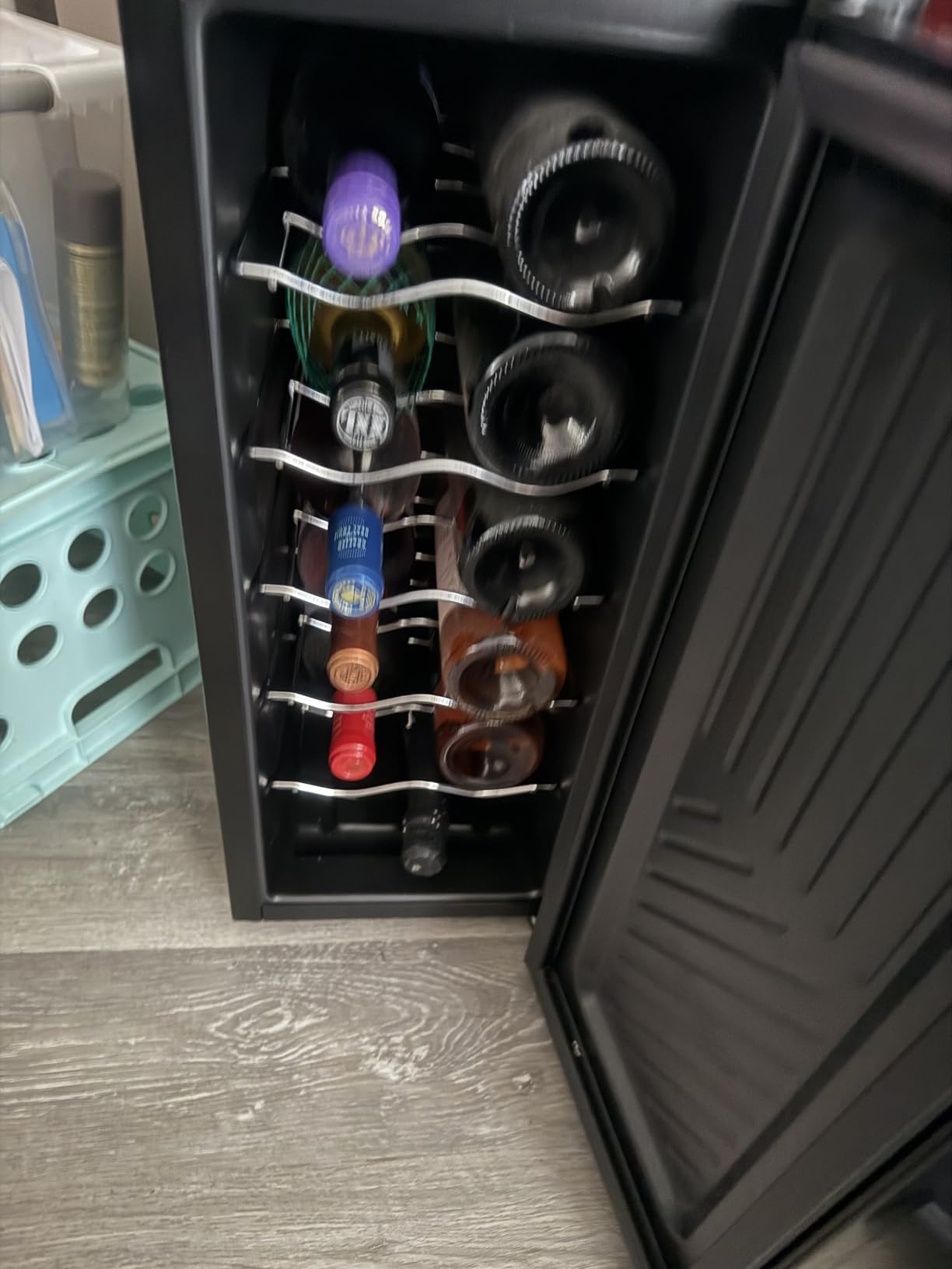 BLACK+DECKER 6-Bottle Thermoelectric Wine Chiller, BD60316, Mirrored Door customer photo 2