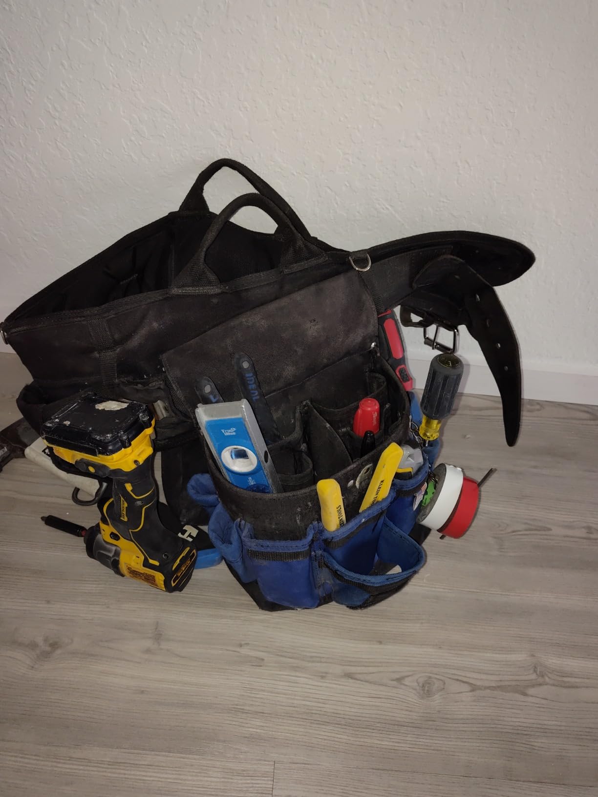 BOULDER BAG Ultimate Electrician Tool Belt, Large 33-36