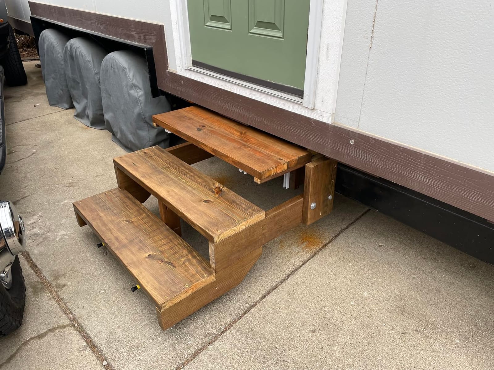 Lippert Solid Stance RV Step Stabilizer Kit for 5th Wheels, Travel Trailers and Motorhomes customer photo 1