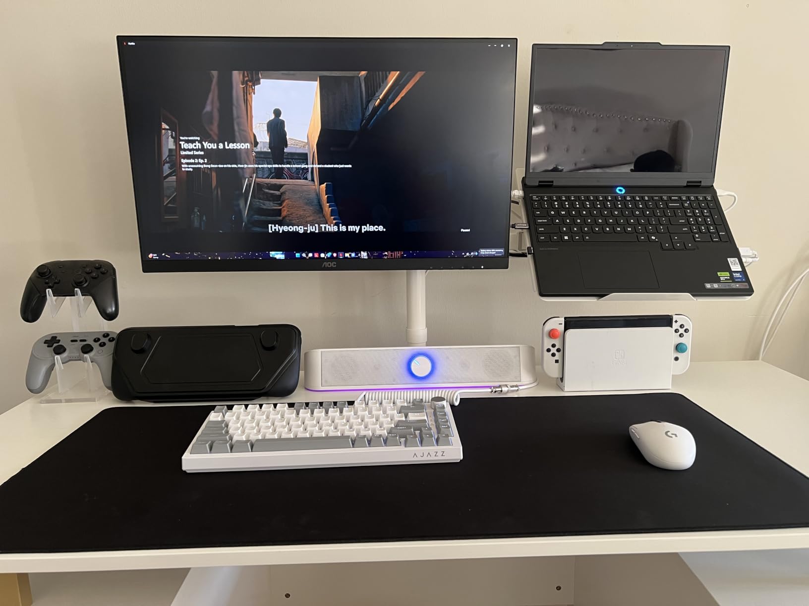 Redragon GS560 RGB Desktop Soundbar, 2.0 Channel Computer Speaker with Dynamic Lighting Bar Audio-Light Sync/Display, Touch-Control Backlit with Volume Knob, USB Powered w/ 3.5mm Cable, Black customer photo 1