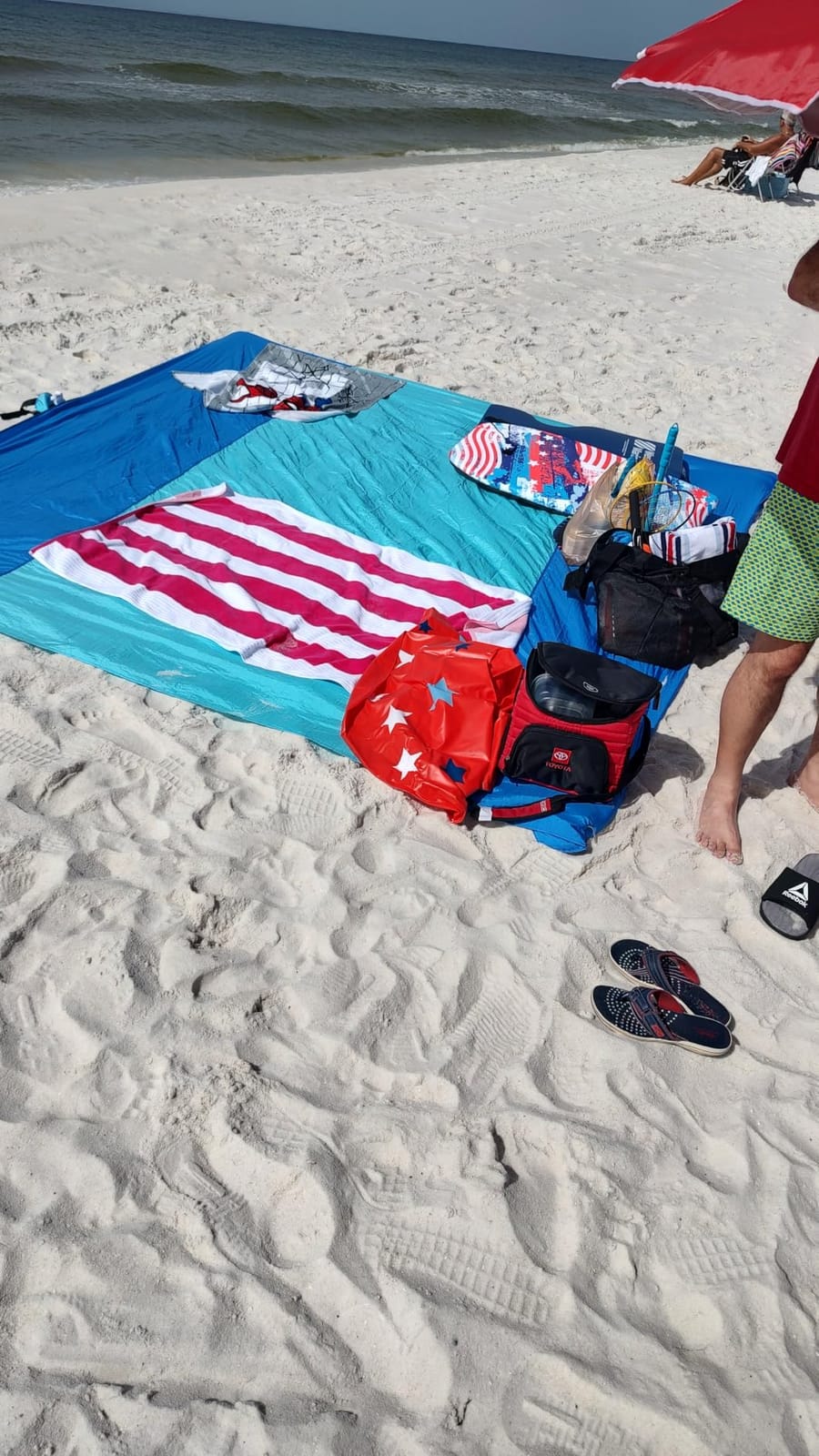 WEKAPO Beach Blanket Sandproof Waterproof, Extra Large Beach Mat, Oversized & Compact Sand Free, Quick Drying Beach Essentials for Vacation, Cruise, Picnic & Camping with Stakes customer photo 2