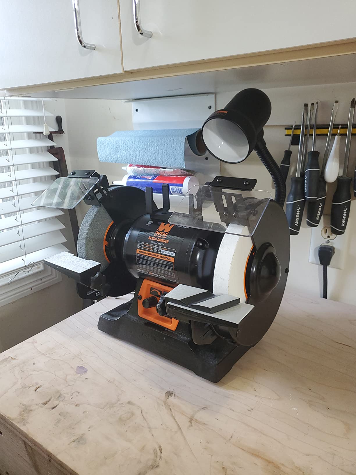 WEN BG4280 5-Amp 8-Inch Variable Speed Bench Grinder with Flexible Work Light, Black, orange customer photo 1