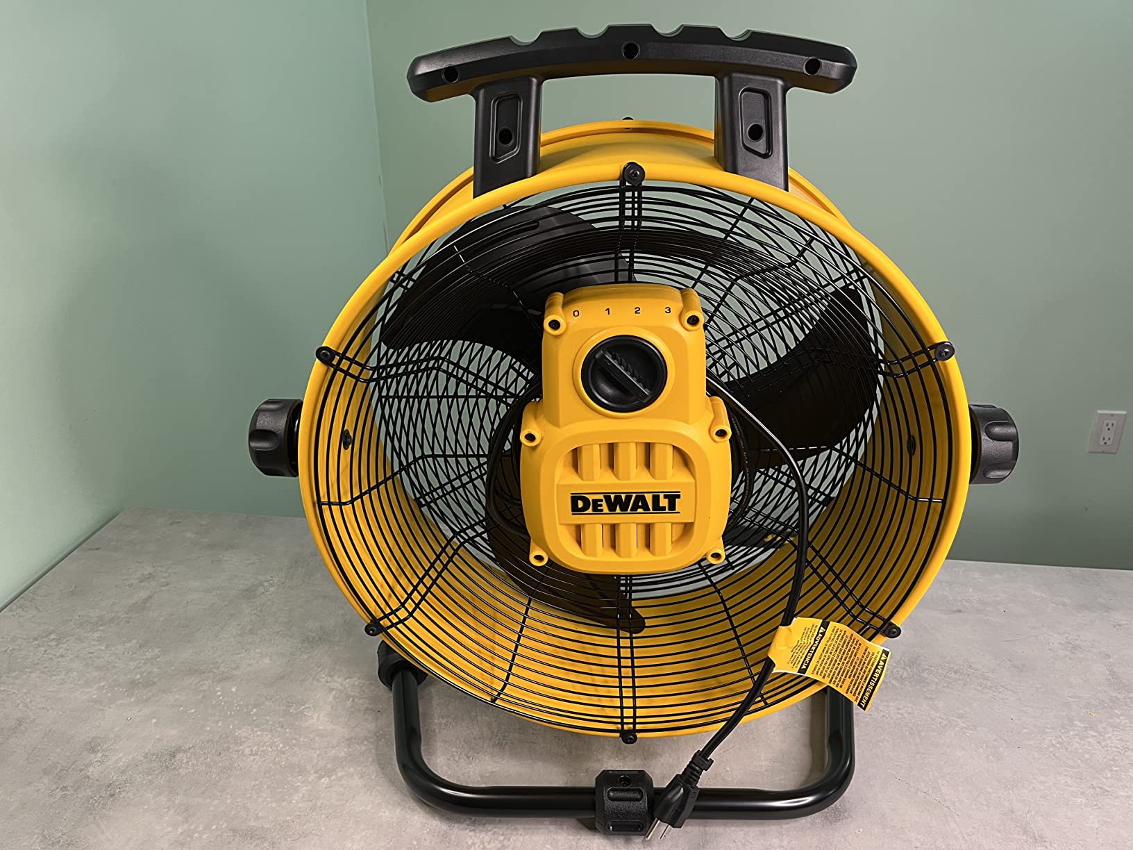 DEWALT 18 Inch Floor Fan, 180° Adjustable Tilting Drum Fan DXF1840 | 4200CFM 3-Speed High Velocity Fan Cooling Air Circulator Portable Metal Industrial fan for Shop/Garage/Gym/Patio Yellow customer photo 1