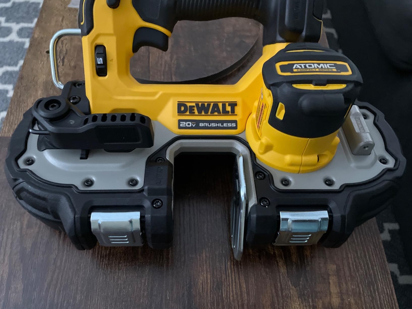 DEWALT ATOMIC 20V MAX Brushless Cordless 1-3/4 in. Compact Bandsaw, Bare Tool Only (DCS377B) customer photo 2