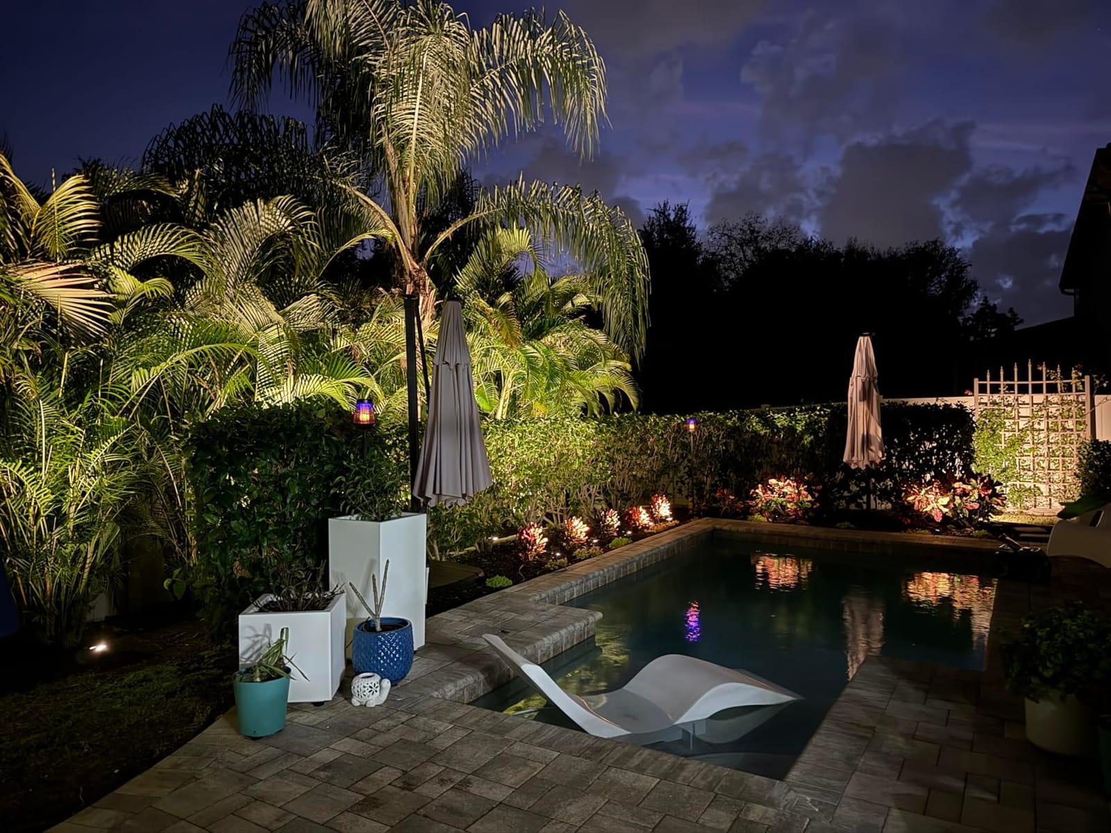 SUNVIE 24 Pack Low Voltage Landscape Lights LED Spotlights with Connectors customer photo 1