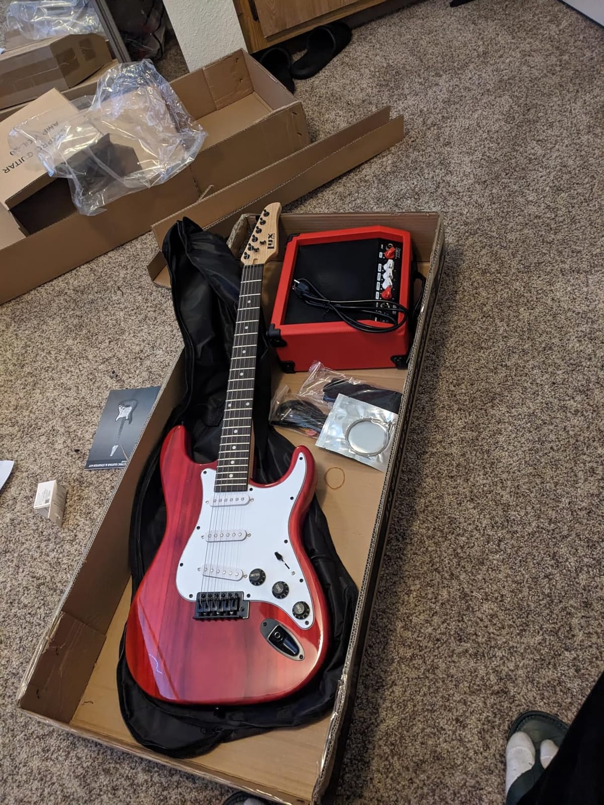 LyxPro 39 inch Electric Guitar Kit Bundle with 20w Amplifier, All Accessories, Digital Clip On Tuner, Six Strings, Two Picks, Tremolo Bar, Shoulder Strap, Case Bag Starter kit Full Size - mahogany customer photo 2